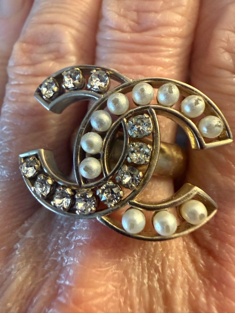 WOW POSHMARK - AUTHENTIC CHANEL Golden Festival & Concert Glamour Pearl Ring - Picture 8 of 16